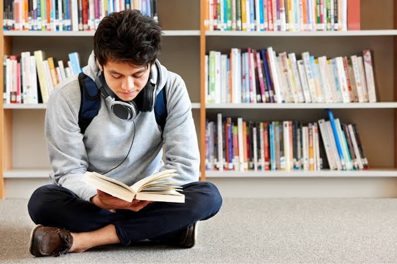 My Daughter Can Scroll for Hours, Yet Struggles to Finish a Chapter