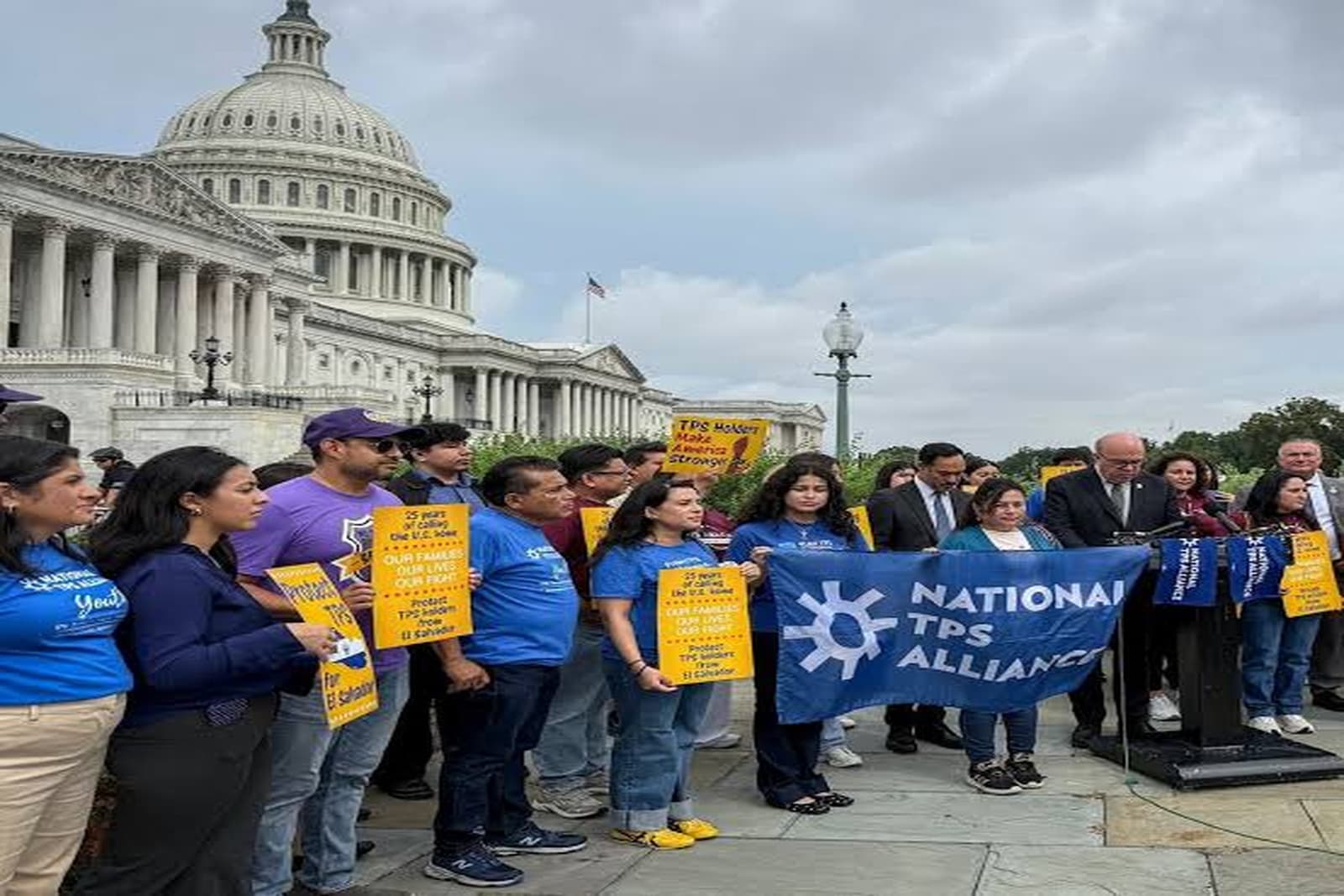 200,000 Salvadorans Are Now Stuck in Legal Limbo After a Deadline Nobody Actually Enforced